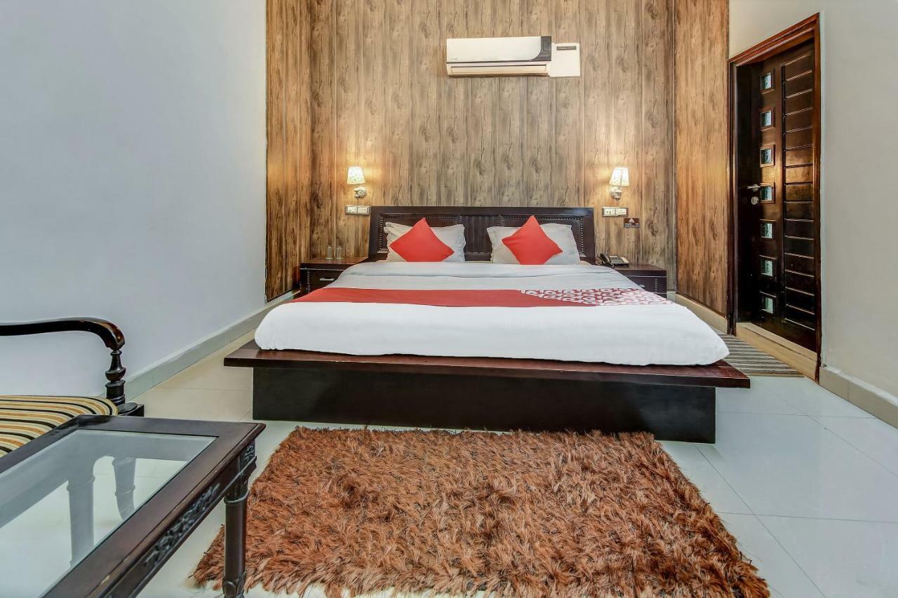 Oyo 27999 Hotel Deep Sirsa Exterior foto